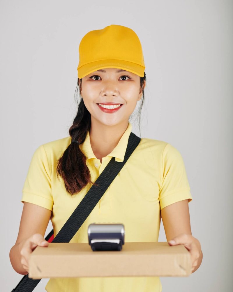 courier delivering pizza 1.jpg